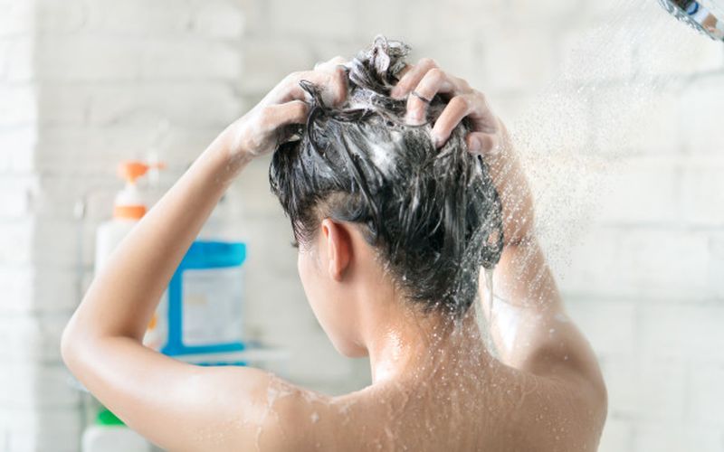 Jangan Salah, Ini Dia Cara Mencari Shampo Anti Ketombe Dan Rontok Yang Terbaik